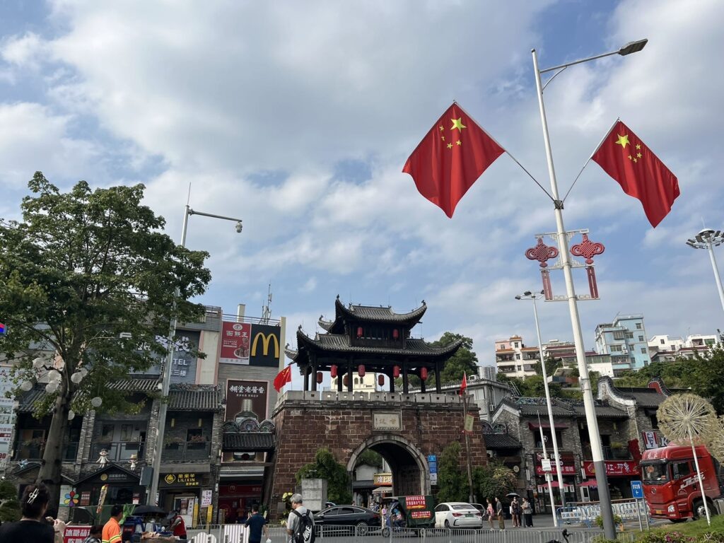 Китайское экономическое чудо — это когда тысячи лет традиций становятся основой для инноваций и роста. 