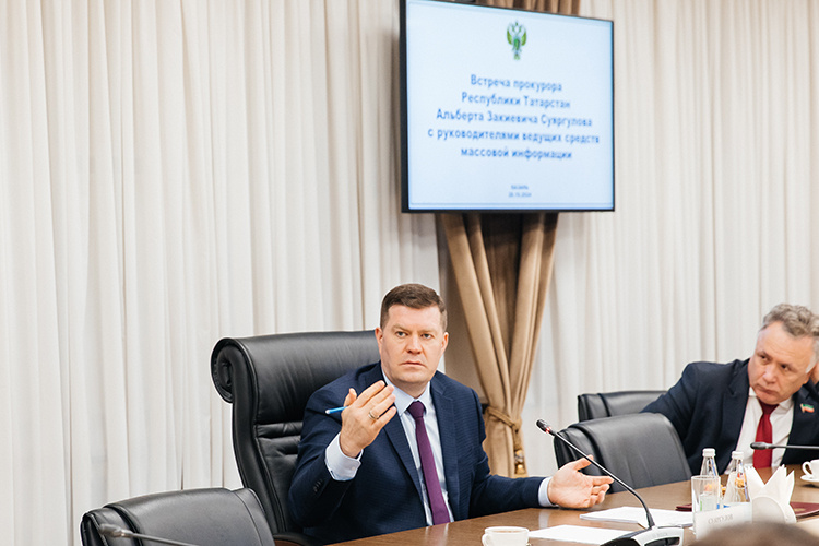    Альберт Суяргулов: «Я четко знаю, что действую в рамках того, что в меня заложила работа в прокуратуре Санкт-Петербурга, руководствуюсь теми принципами, которые мне дали родители, армия, социум».   
Фото: пресс-служба прокуратуры Татарстана