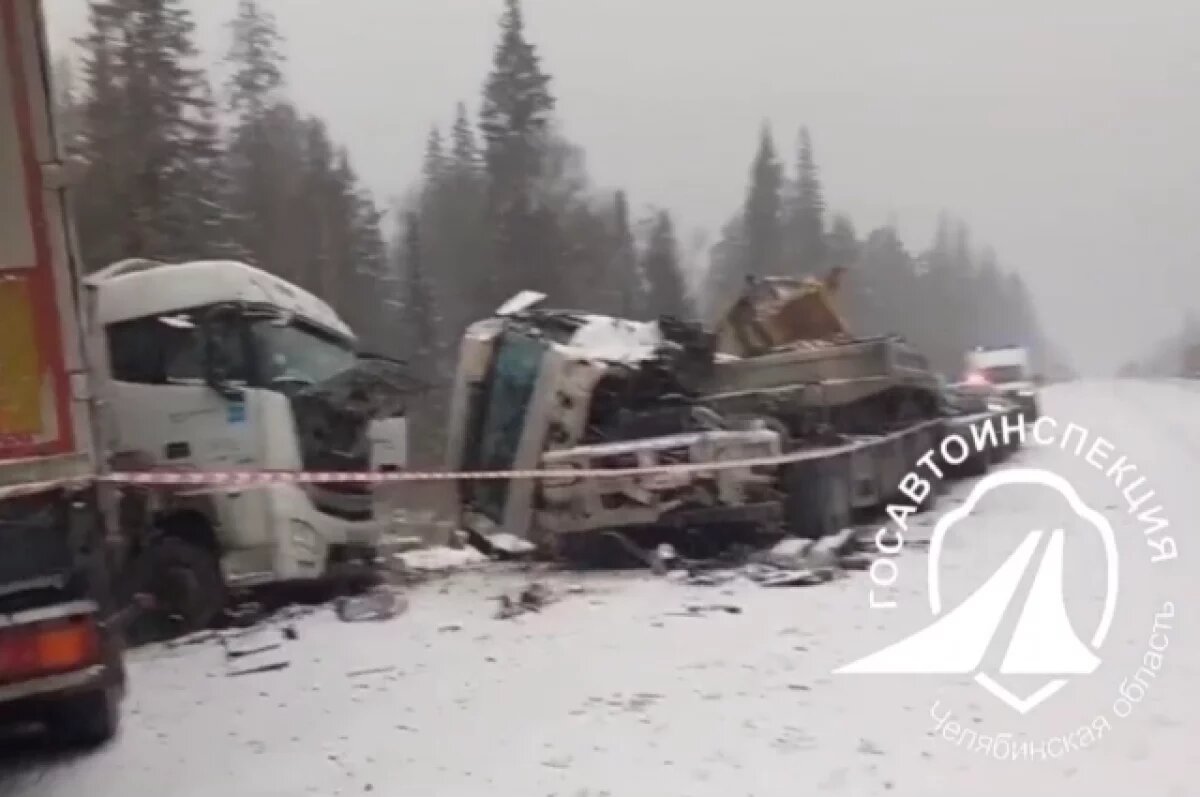    Мужчина пострадал при лобовом столкновении грузовиков в Челябинской области