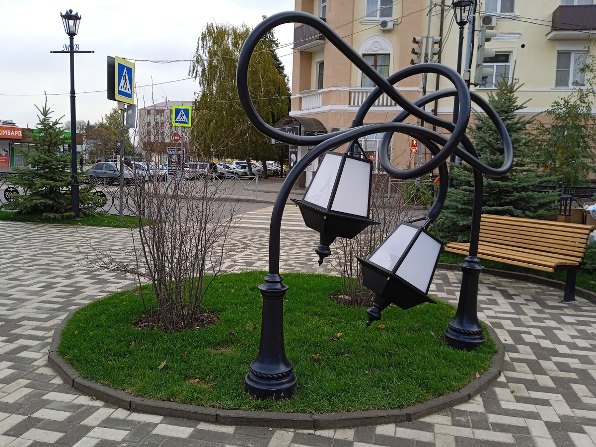 г. Минеральные Воды: в хитросплетении фонарных столбов... 25,10,2024