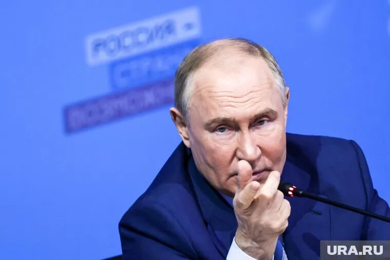 Владимир Путин не стал говорить только о позитивной статистике, но и отметил проблемы в экономике. Фото: Владимир Андреев © URA.RU