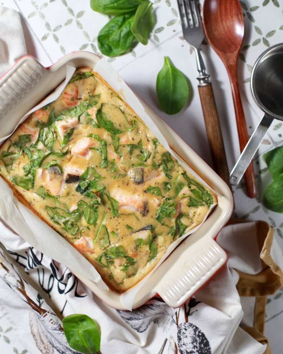 Пирог с семгой, цветной капустой и шпинатом от Даши Третьяковой. https://t.me/wellness_hedonism