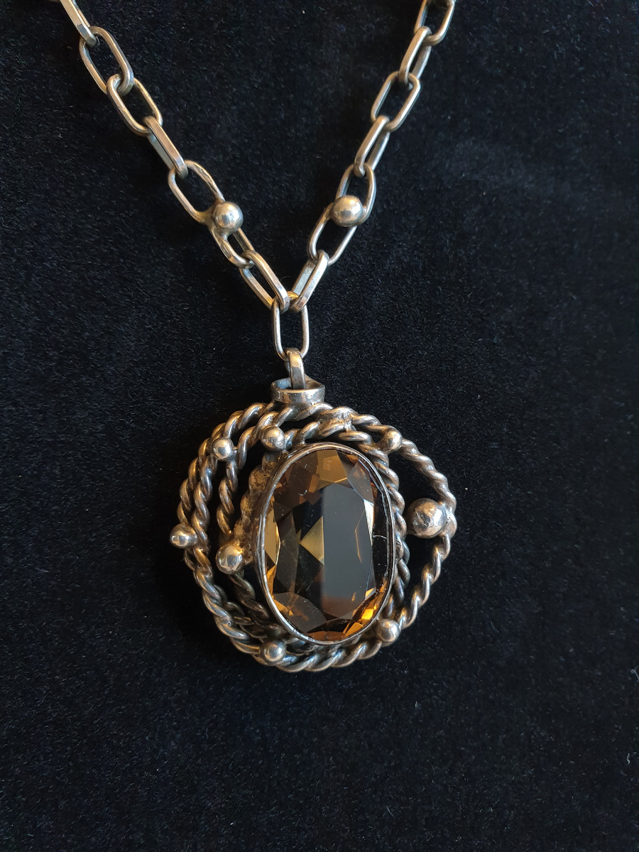 Загадочное ожерелье.