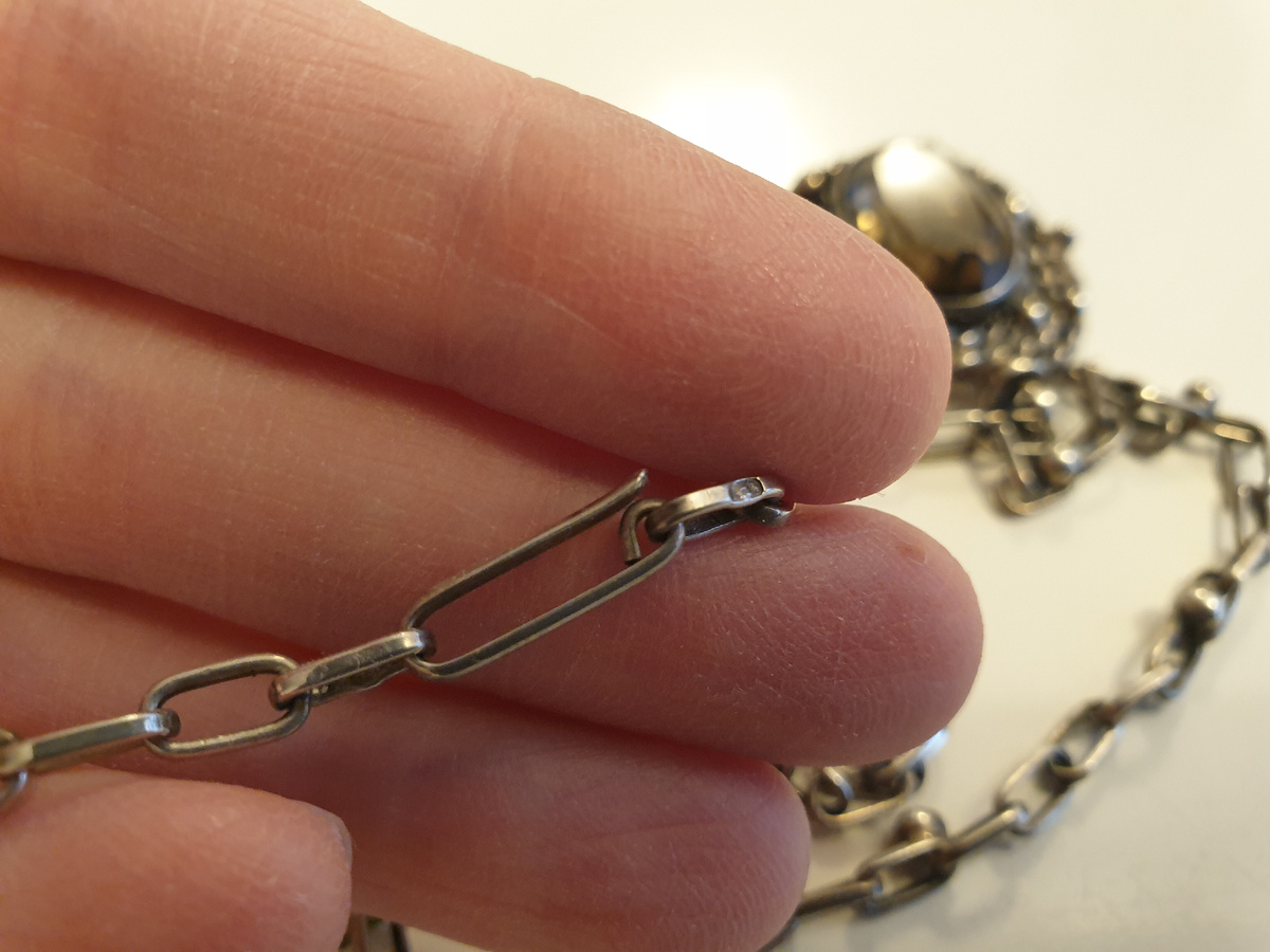 Замок-крючок.