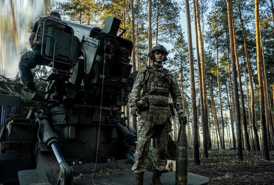    Военнослужащие вооруженных сил Украины в зоне боевых действий