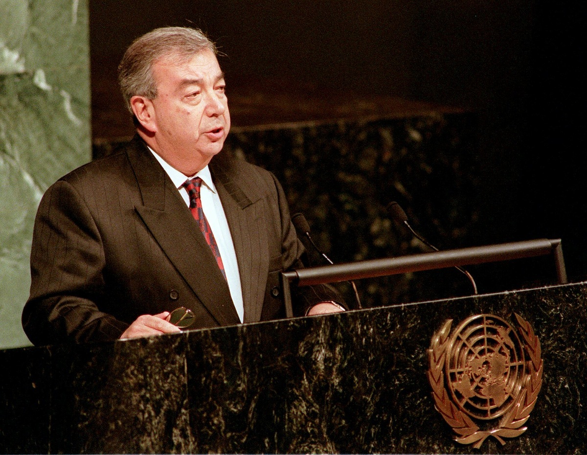    Проработав около 15 лет журналистом-международником, Евгений Примаков завоевал авторитет как специалист по Ближнему Востоку. Он успел сделать карьеру, пройдя путь от корреспондента до главного редактора вещания на арабские страны / AP