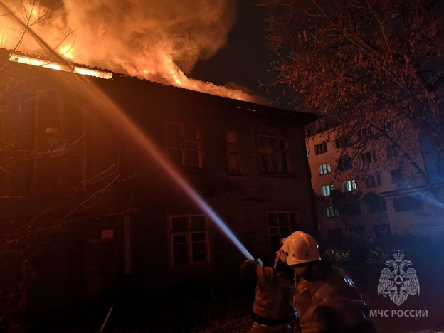   На Карла Маркса сгорел деревянный дом