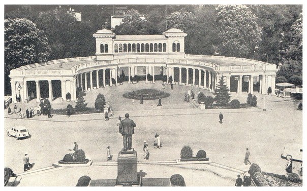 Фото колоннады в 1960-е годы