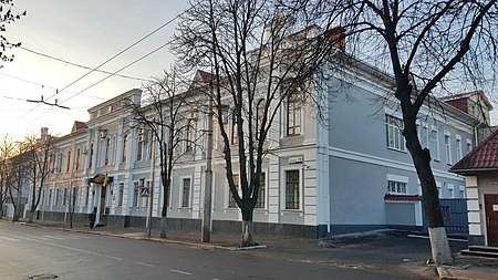 Здание УКГБ по Черниговской области. Справа  тот самый "шлюз"