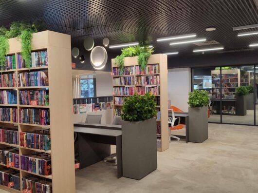    библиотека на автовокзале "Центральный" // фото: телеграм-канал Алексея Логвиненко