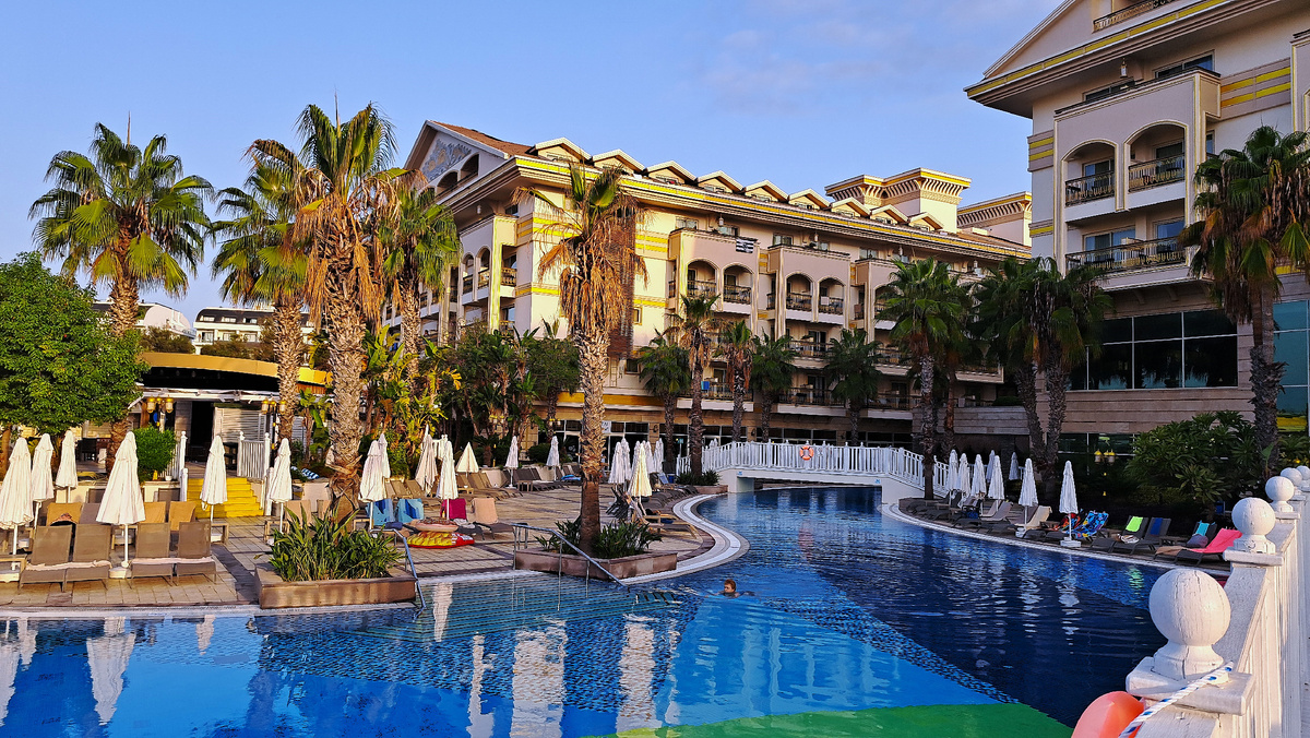 Наш отель Crystal Palace 5* (концепция "всё включено") в Сиде. Фото автора канала