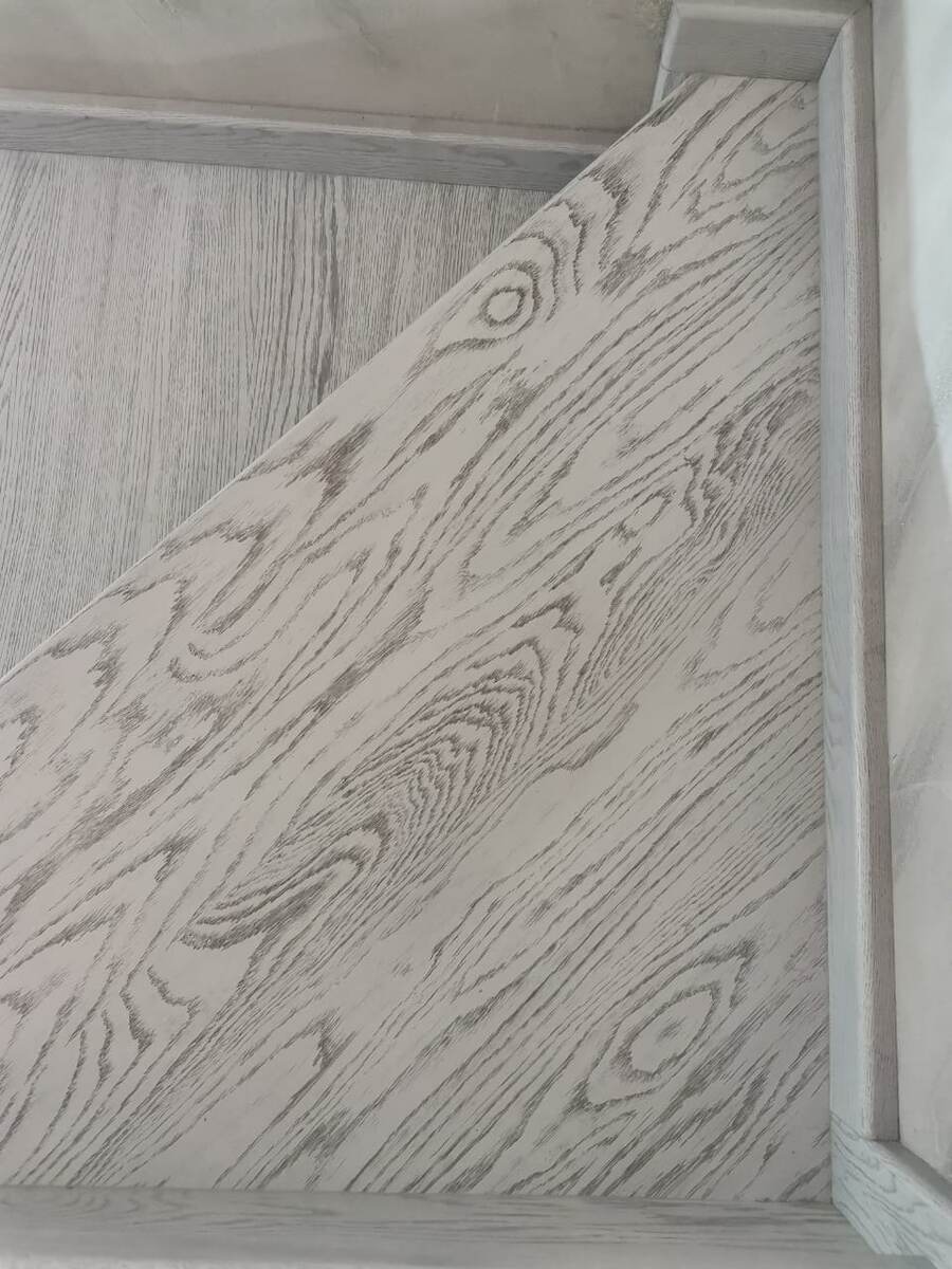 Ступень из Ясеня (Покраска Эмаль белая + серебряная патина)