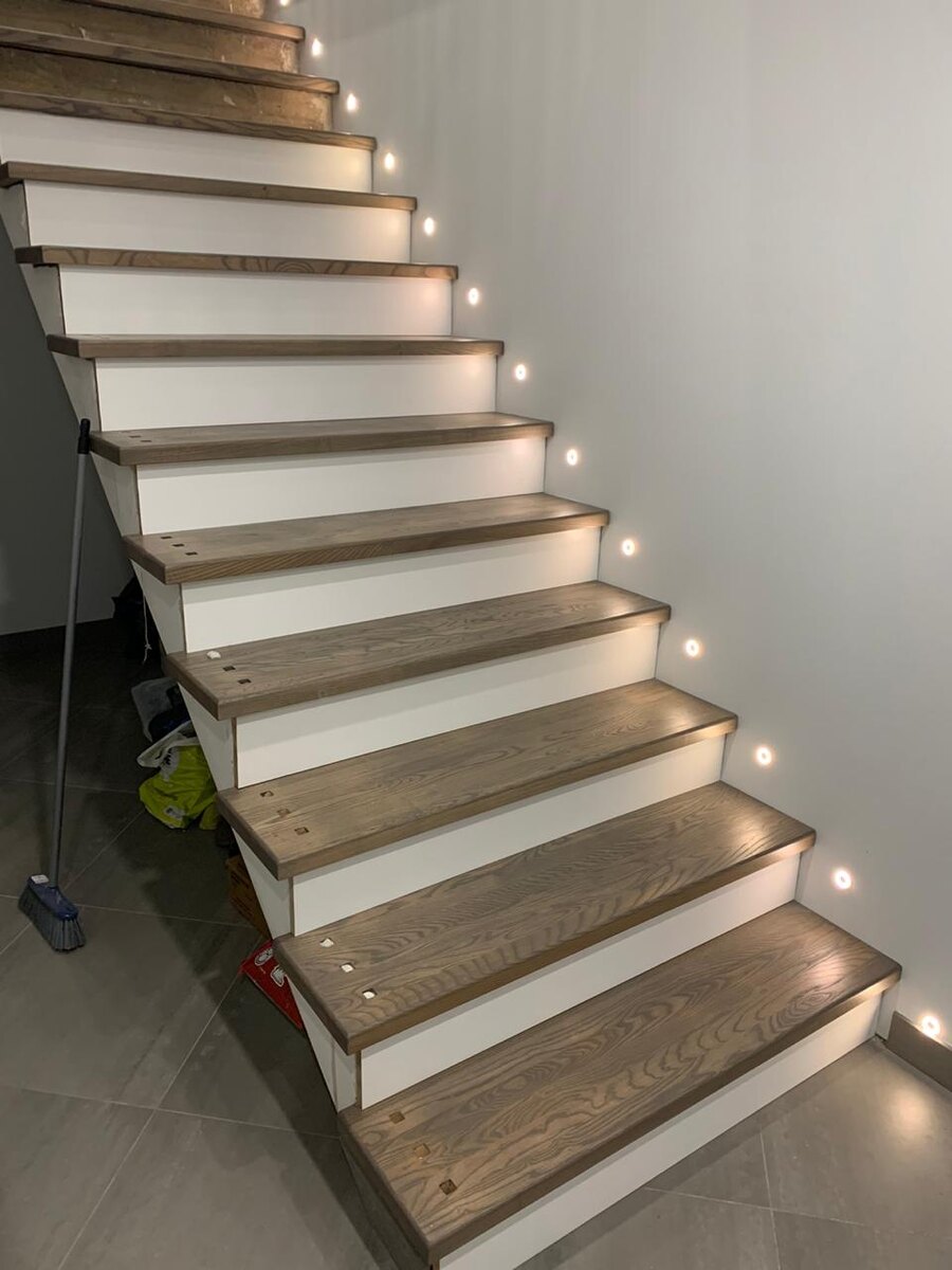 Ступени из Ясеня