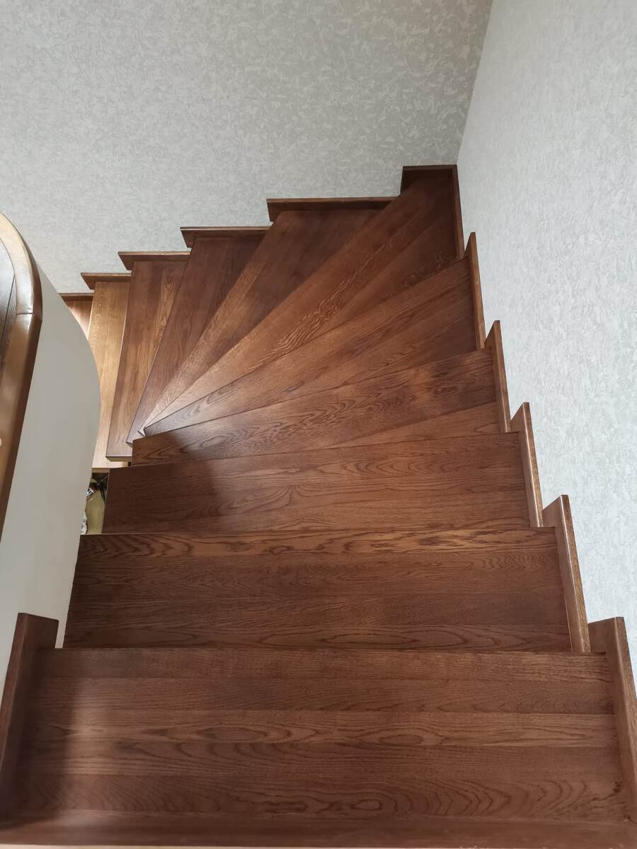 Лестница из Ясеня