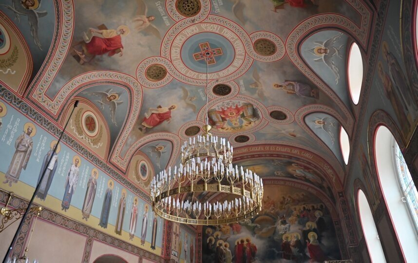    В домовой церкви реставраторы восстановили живопись XIX века.Игорь Акимов