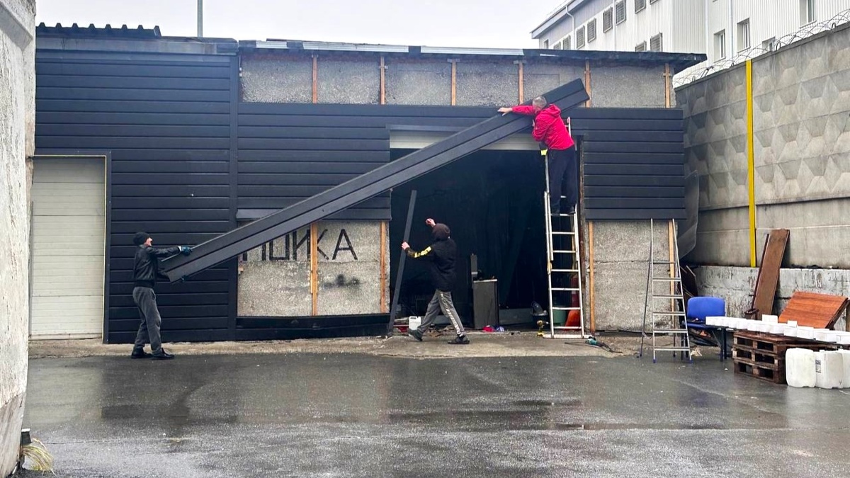    В Сургуте сносят бывшую автомойку