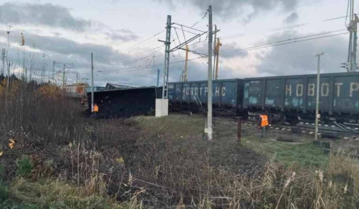     Сход вагонов. Источник: 78.ru Автор фото: Андрей Макаров