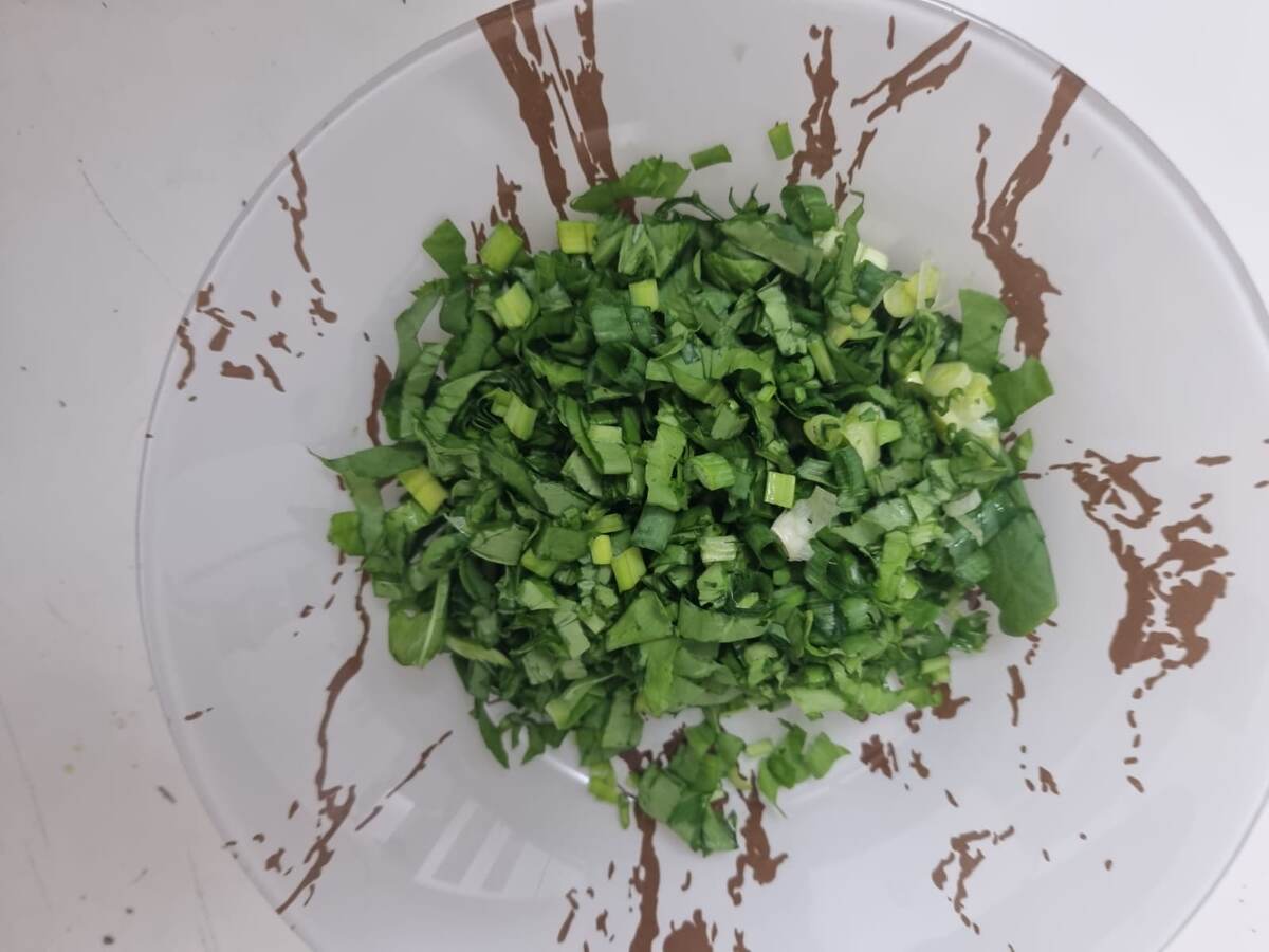 Щавель и стрелки зеленого лука