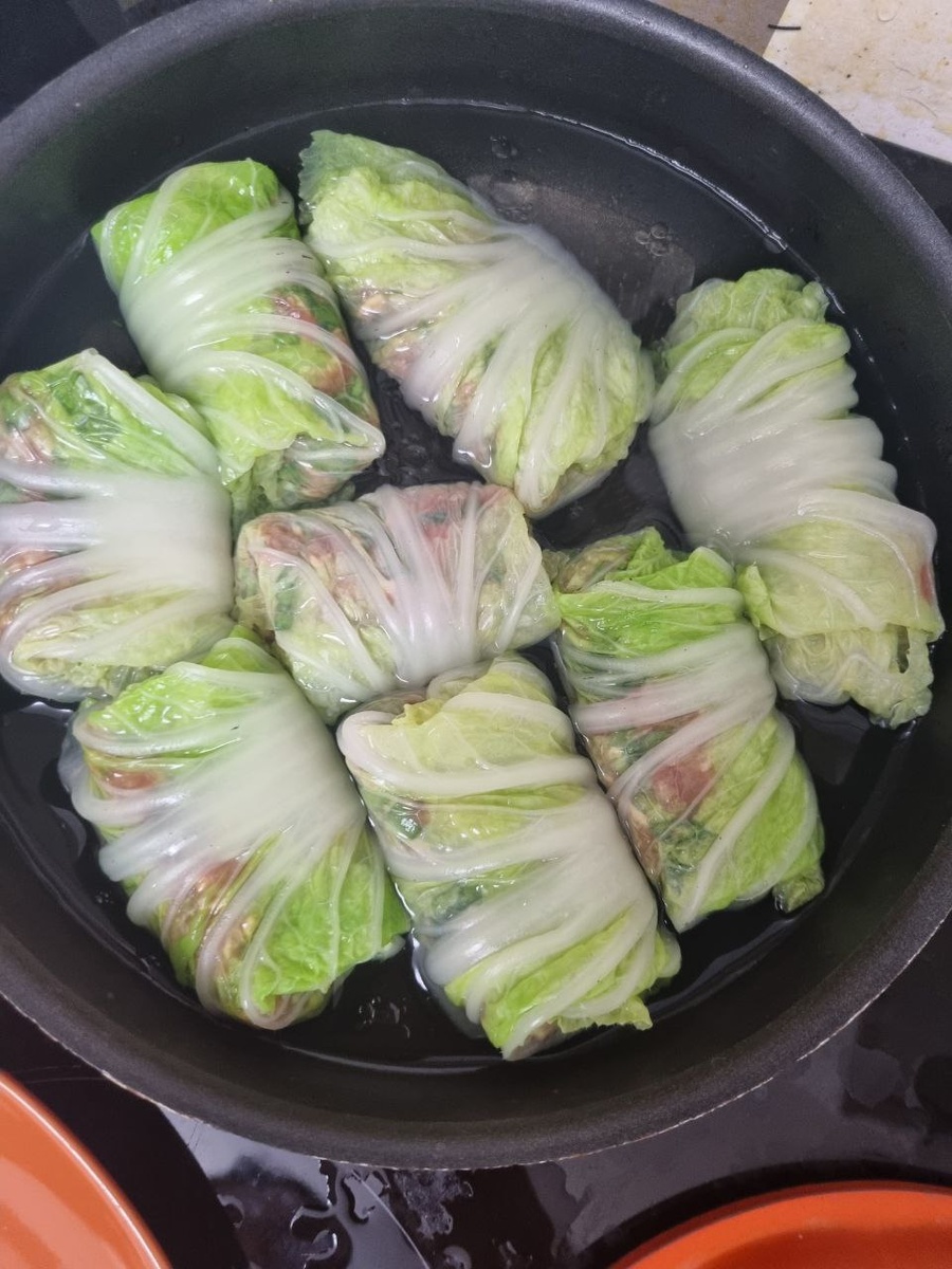 Голубцы с фаршем из говядины, щавелем и луком