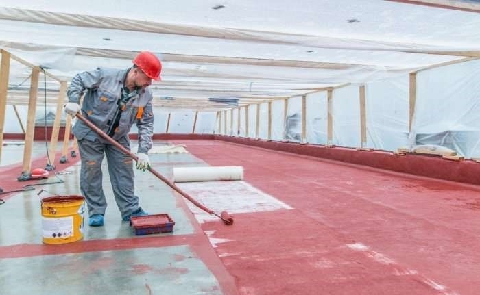 На фото: гидроизоляции кровли в Москве