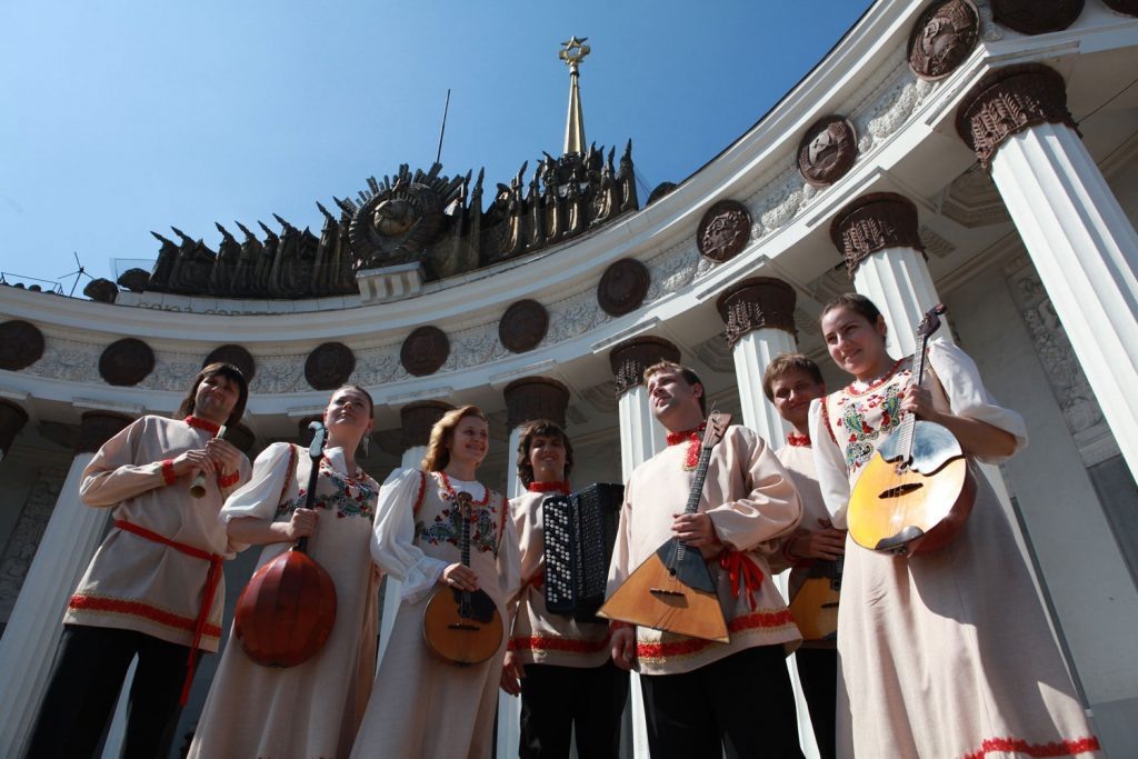 Мир культуры бурлит. Тренды меняются с бешеной скоростью, а классика не теряет своей актуальности. Но что  действительно важно сейчас?