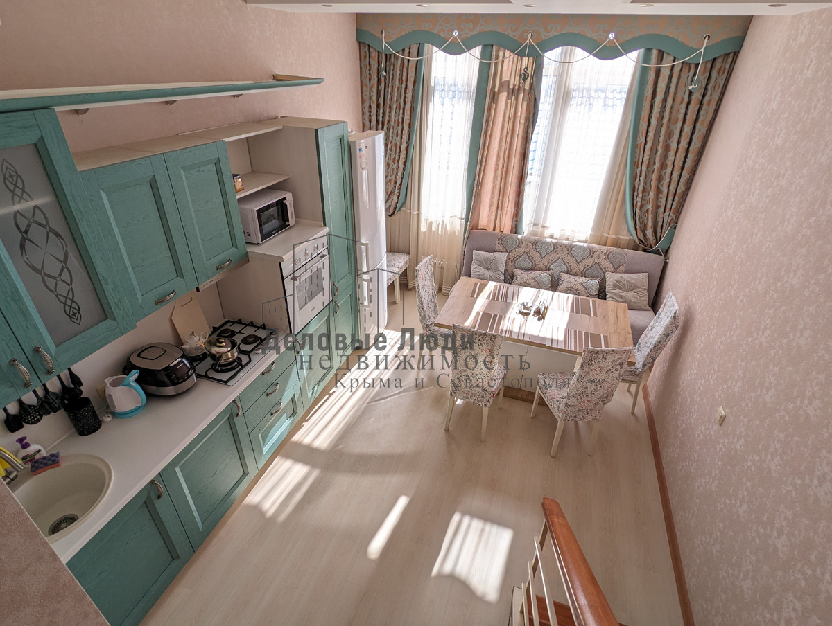 
-✅ 1-й этаж:
- кухня-гостиная: 19.80м2
- с/у: 1.80м2-
✅ 2-й этаж:
- ванная комната: 3.10м2
- жилая комната: 22.50м2
- балкон: 3.50м2
