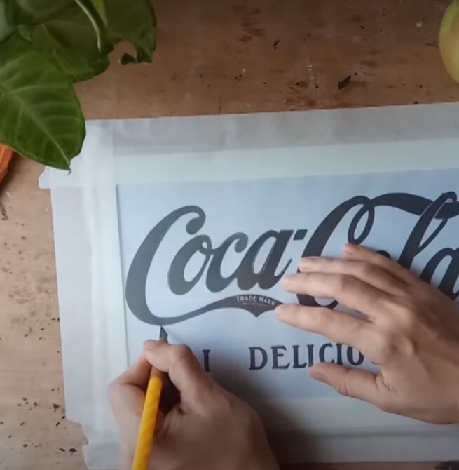    Трафарет своими руками от Елены Тюленевой   
Источник: Кадр из видео