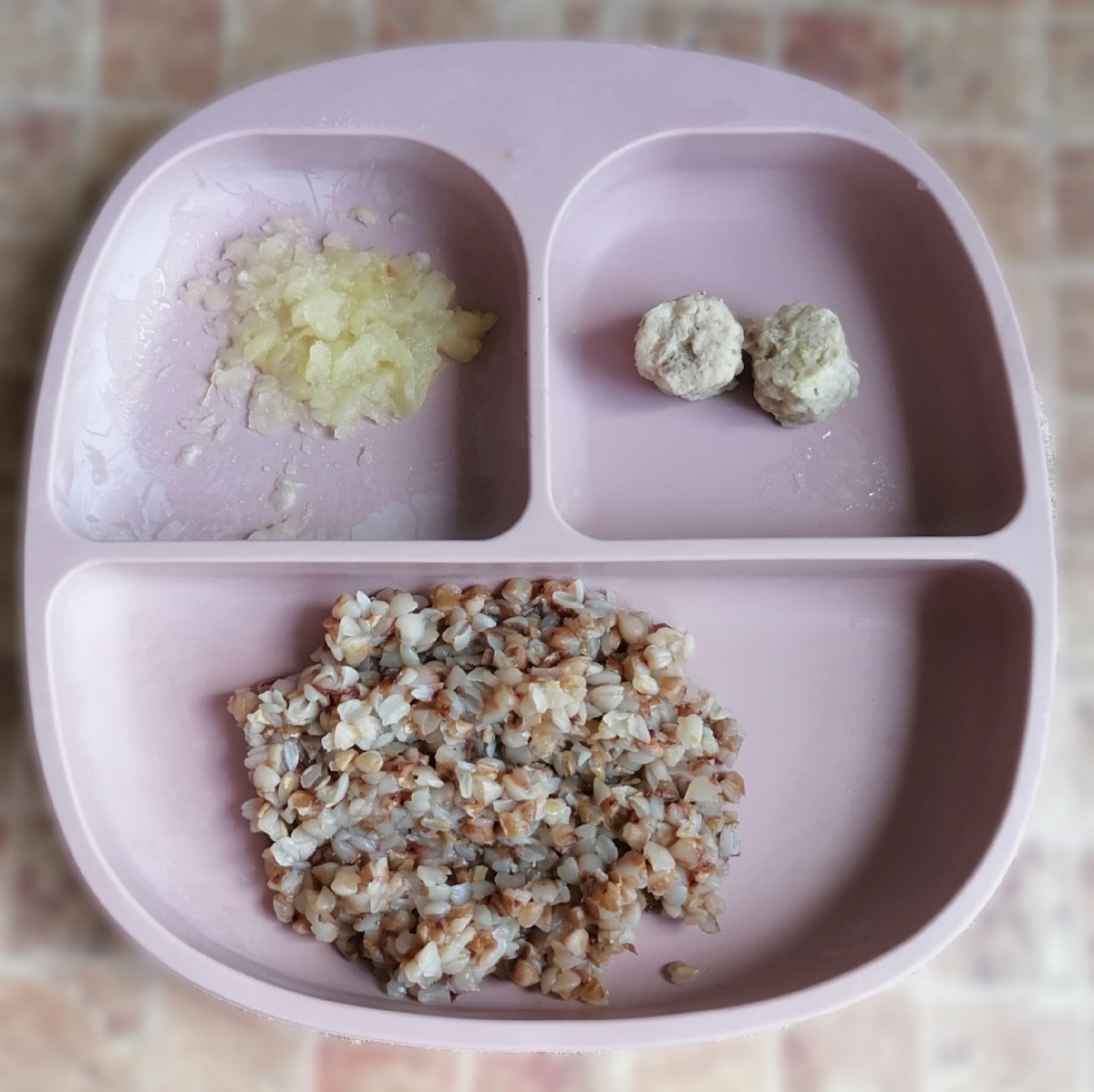 Тефтели размяла вилкой