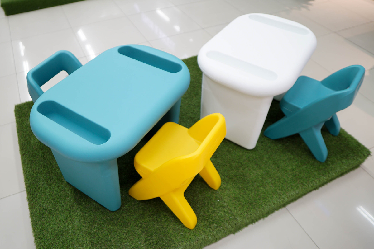 Детский стульчик и стол