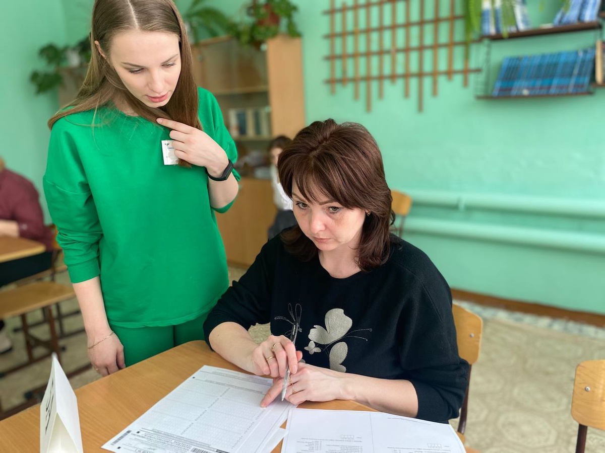 Пусть экзамен и не настоящий, но попотеть над заданиями родителям пришлось.