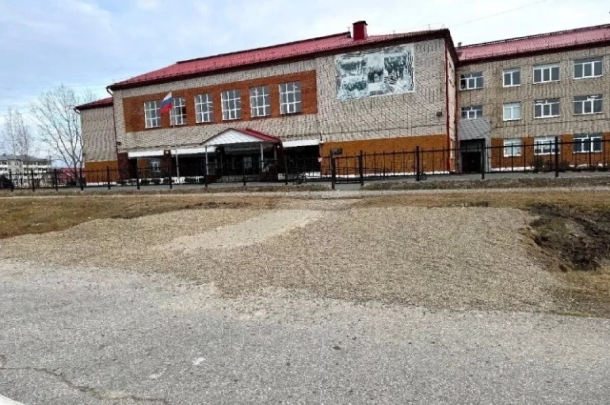    В Томской области около школы оборудовано место посадки и высадки детей