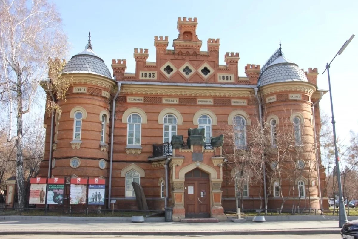    В Иркутске с представителями дома Романовых связаны 14 локаций - в том числе и здание краеведческого музея.