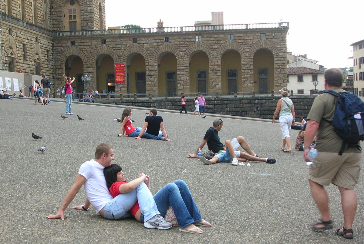 Флоренция, Италия. На лужайках было бы красивее и уютнее, или я не права?