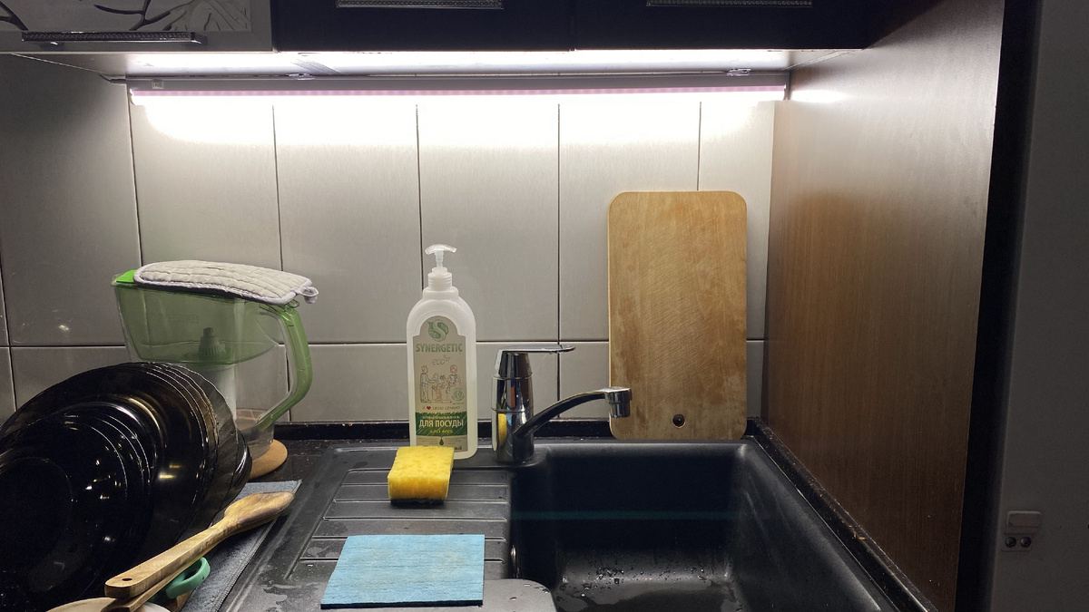 Линейный светодиодный светильник с холодным освещением