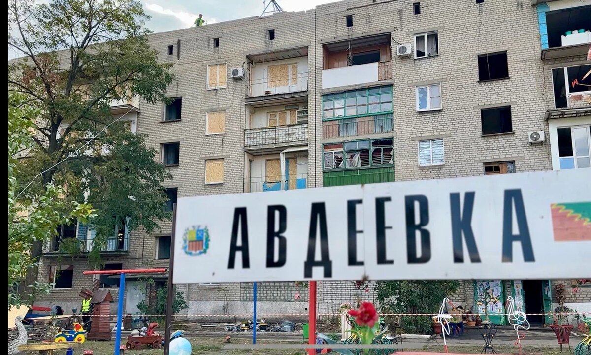    Югра восстанавливает первый жилой дом в освобожденной Авдеевке