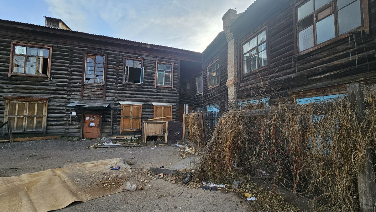 Один из расселенных домов по ул. Кирова в Улан-Удэ