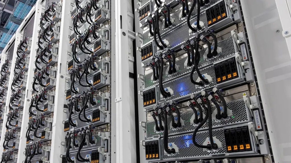 Суперкомпьютер Маска xAI Colossus