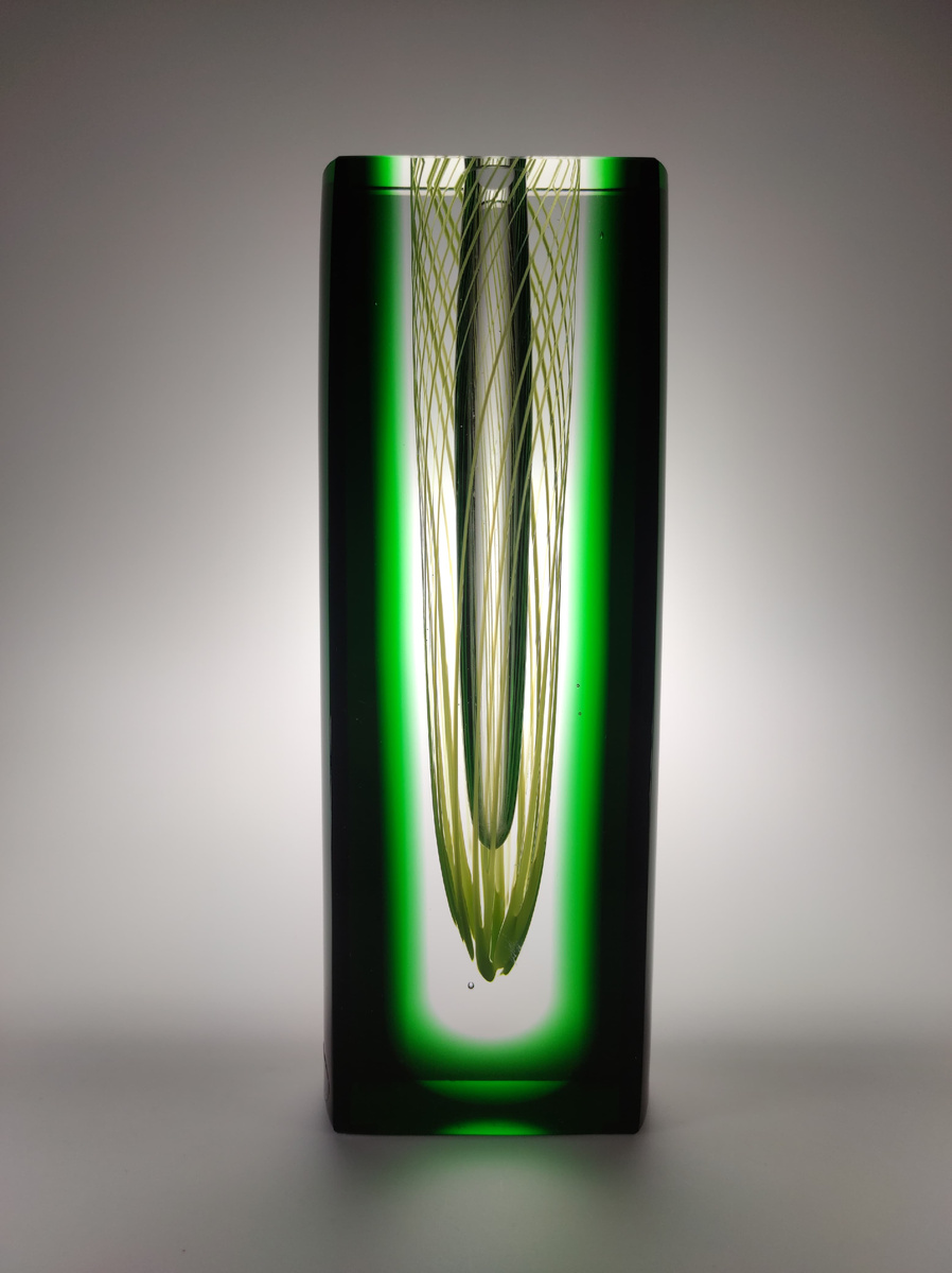 Прекрасная ваза - футляр начала 2000х годов.