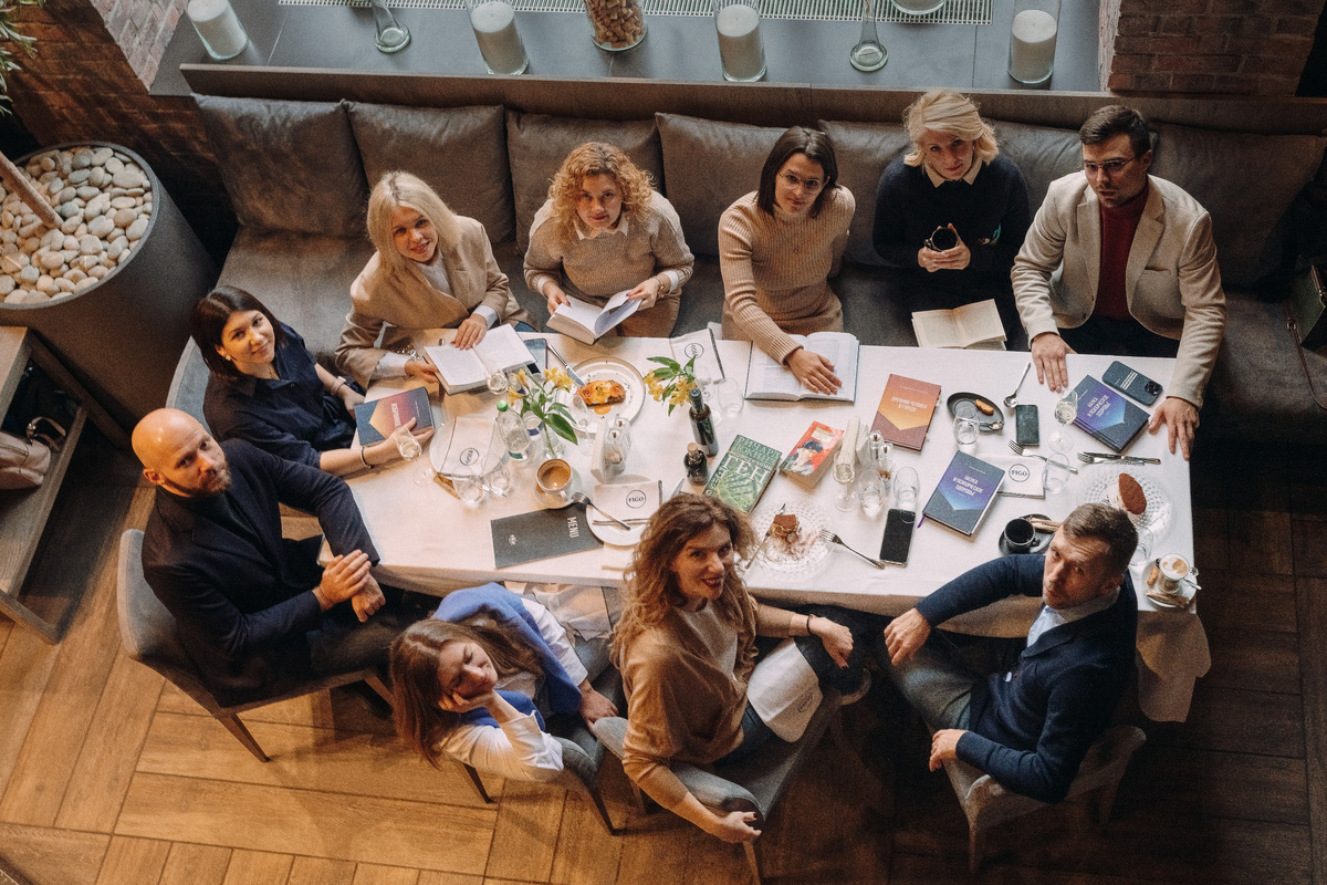 Встречи групп ШВК проходят и офлайн (в кафе), и онлайн (через ZOOM)