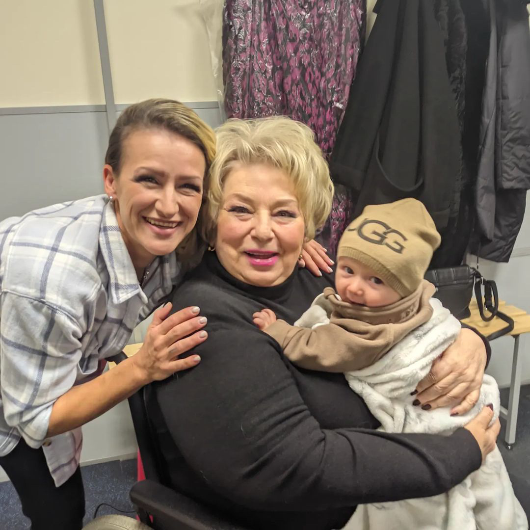 Татьяна Волосожар с сыном и Татьяна Тарасова. Фото: соцсети Татьяны Волосожар