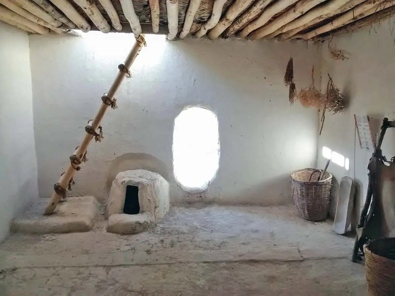  Внутри жилища. Взято: https://dzen.ru/a/ZT4MKd30nXsoOajl