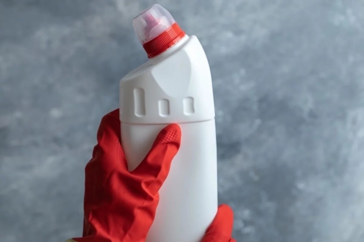    В центре Петербурга годовалый малыш получил ожог, выпив очиститель для труб