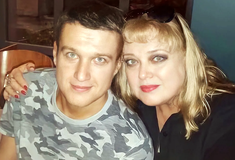 на фото Анатолий и Любовь Руденко