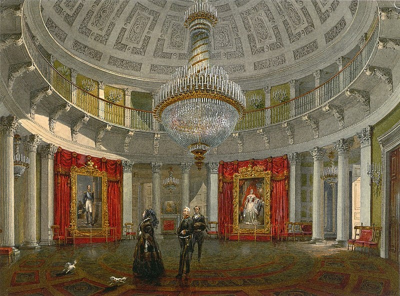 Восстановленная после пожара Ротонда (круглый зал) Зимнего дворца. Похищенный микроскоп хранился На верхнем ярусе (на балконе) Ротонды. 