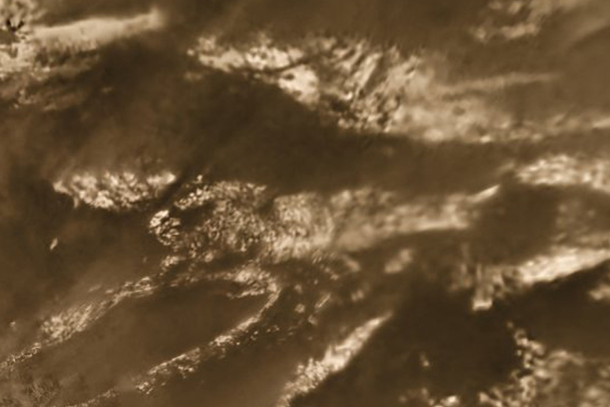 Белые пятна, скорее всего, представляют собой водяной лед / © ESA/NASA/University of Arizona