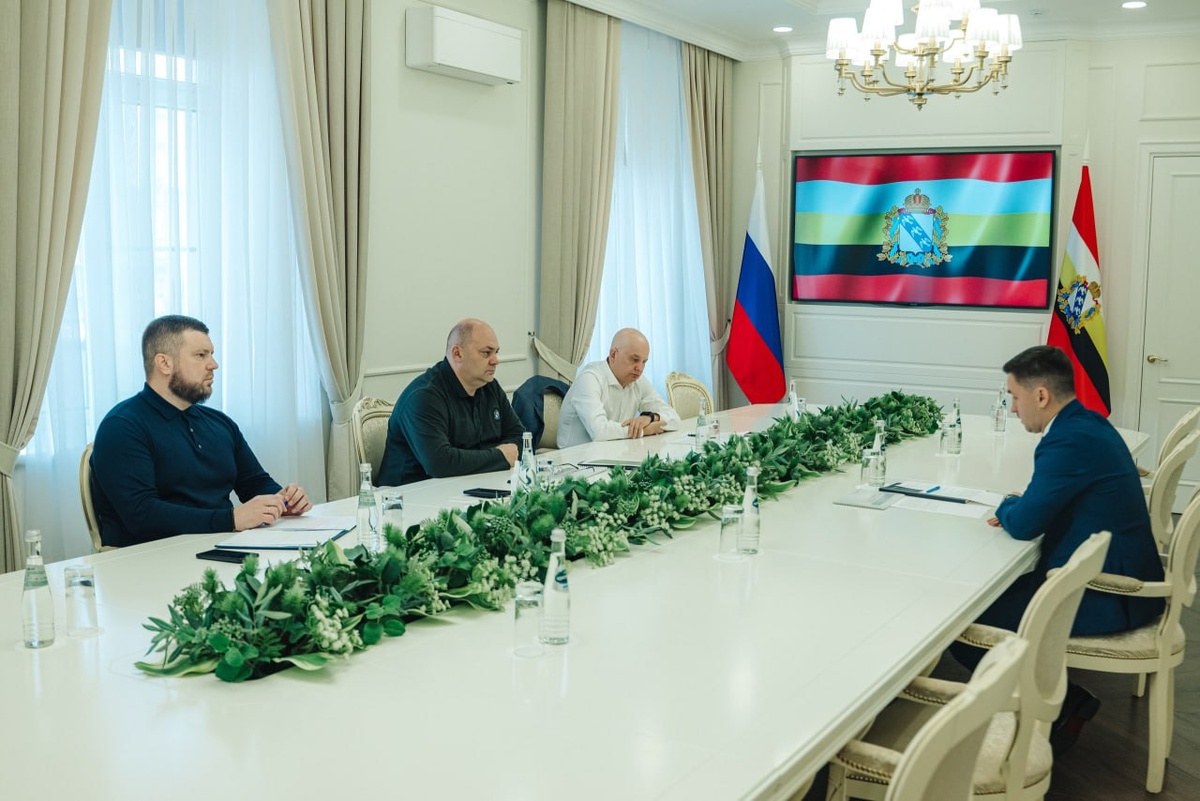    Губернатор Алексей Смирнов провёл рабочую встречу с президентом ТПП Курской области