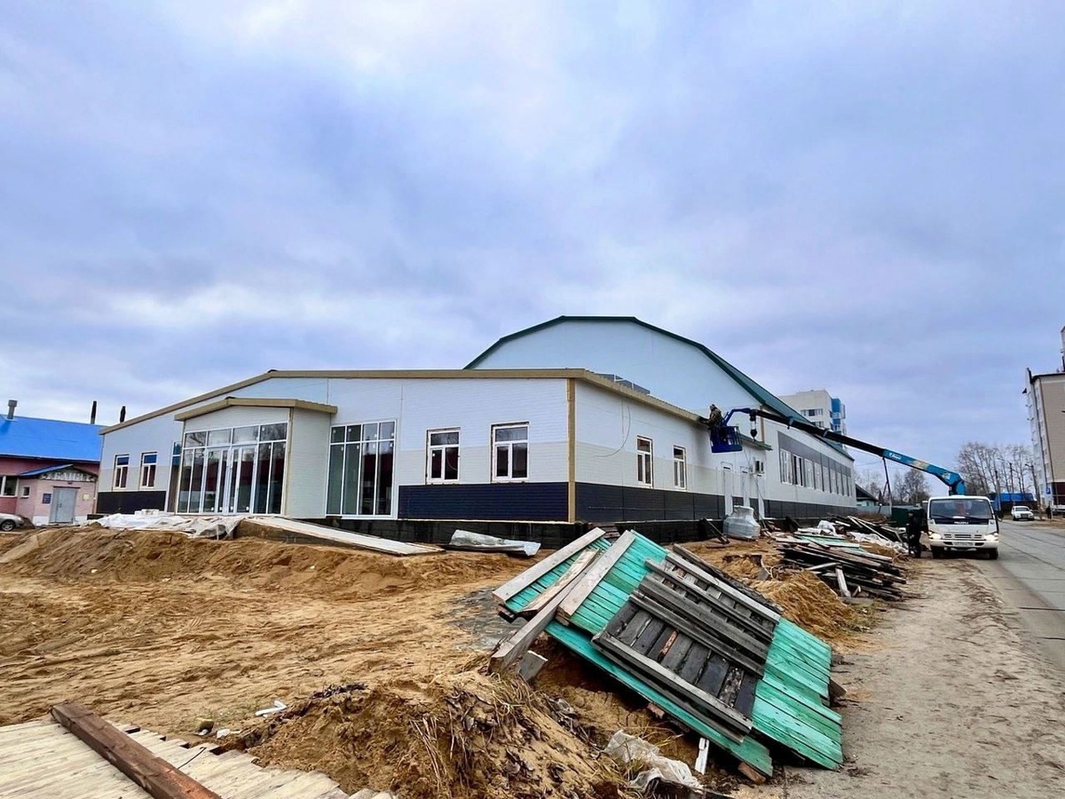    В Советском завершается строительство модульного спортзала