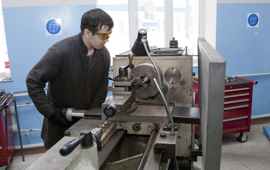    Токарь стал самой высокооплачиваемой рабочей профессией в Югре