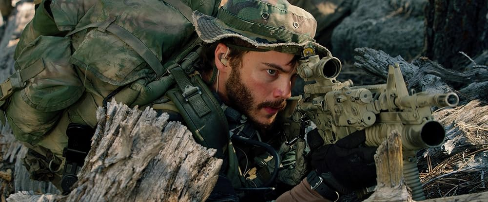 Кадр из фильма «Lone Survivor». Режиссер: Питер Берг. Производство: Closest to the Hole Productions, Emmett/Furla Films, Envision Entertainment, Film 44, Foresight Unlimited, Herrick Entertainment, Hollywood Studios International, Leverage Management, Spikings Entertainment, Weed Road Pictures. Прокат: Люксор