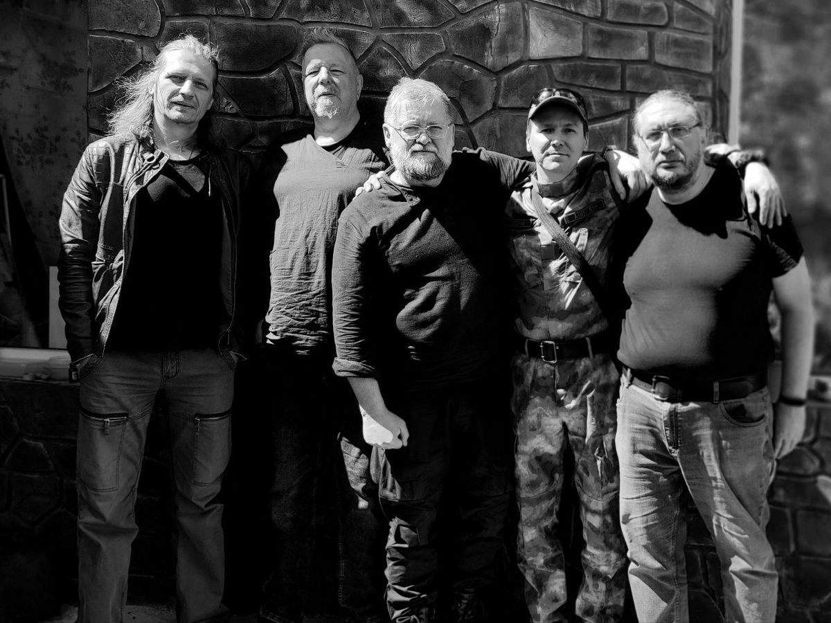 Поэт Алексей Яковлев ("Брахман"), поэт-публицист Андрей Полонский, прозаик Даниэль Орлов, поэт и прозаик Дмитрий Филиппов и поэт Дмитрий Мурзин в Донецке. Весна 2024.